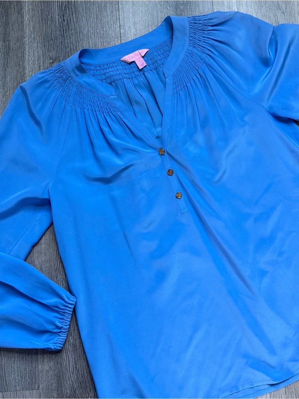 Lilly Pulitzer Women’s Blue Solid V-Neck Smocked 100% Silk Blouse Size S -0195